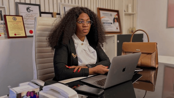 Home Amazon women in her office
